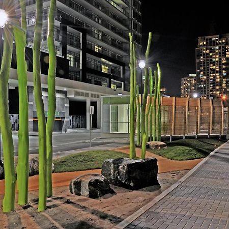 Square One Fully Furnished Suite Mississauga Luaran gambar