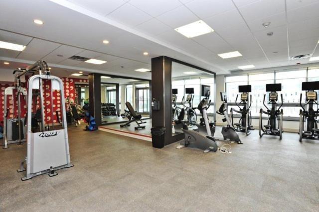 Square One Fully Furnished Suite Mississauga Luaran gambar
