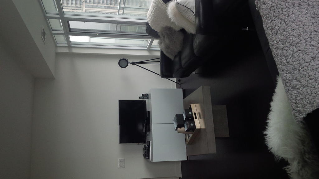 Square One Fully Furnished Suite Mississauga Bilik gambar