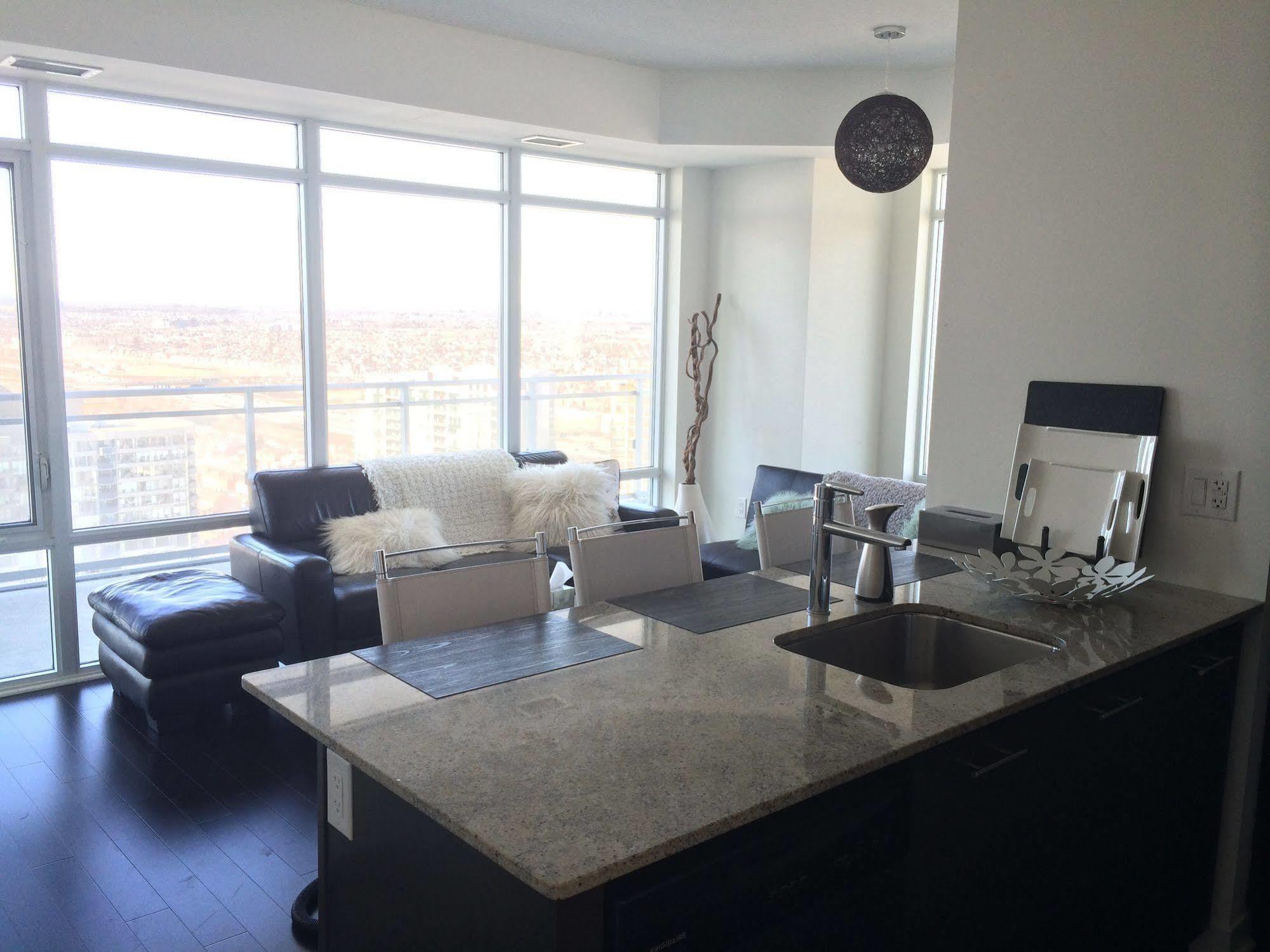 Square One Fully Furnished Suite Mississauga Luaran gambar